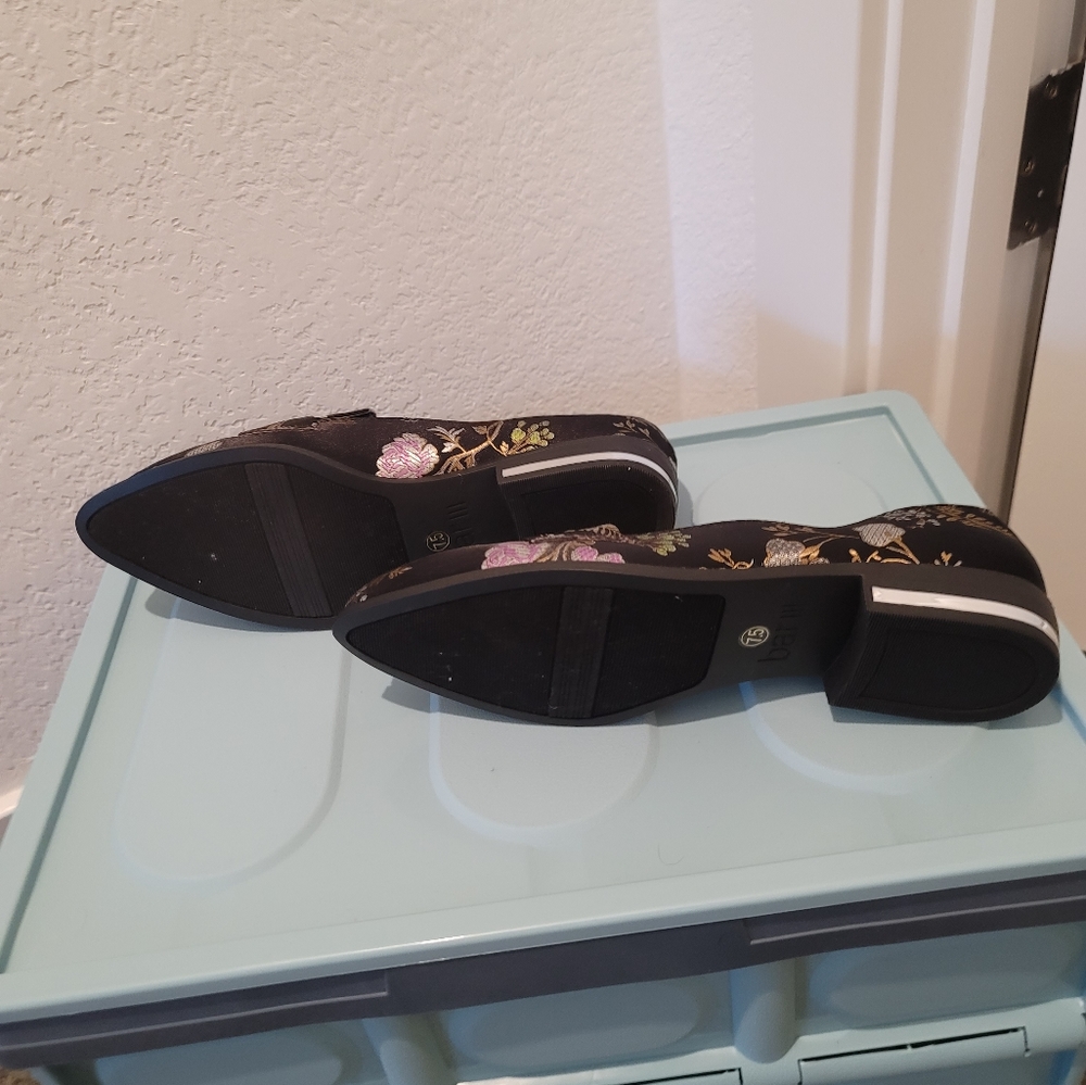 Shoes - Picture 2 of 3